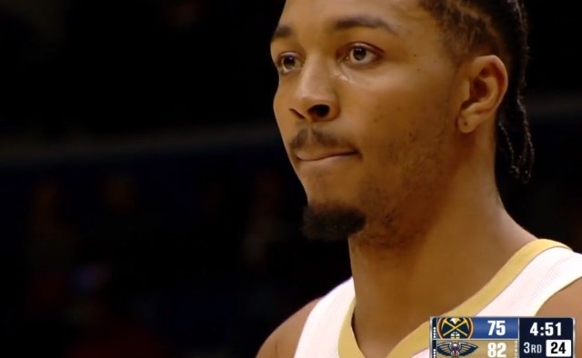 开云官网登录-这还了得！奎因弧顶直接抛传 墨菲空中转体180度打板上篮！