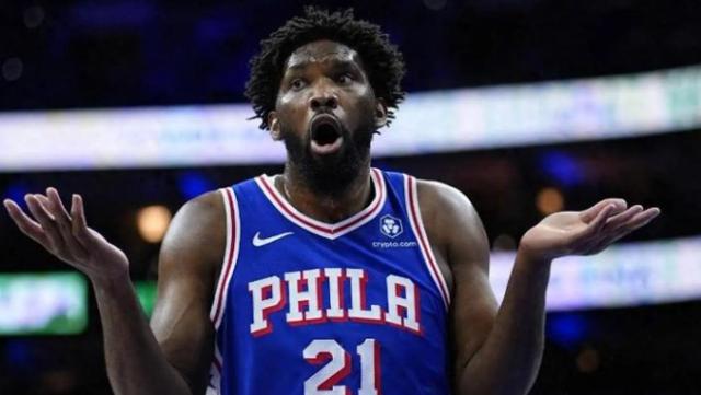 开云体育官网app-剩余生涯打不了背靠背！恩比德玻璃体质谈何争冠？